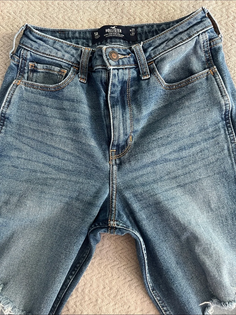 NWOT Hollister Ultra High Rise Mom Jeans Dark Wash Size 5R 27 Distressed